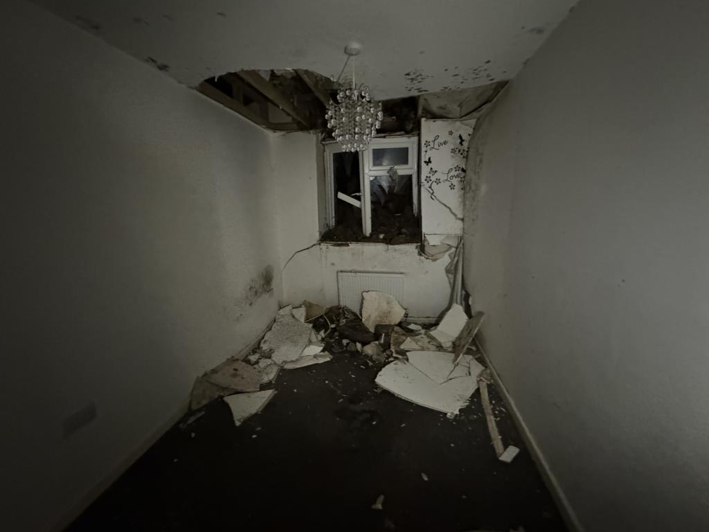 Lot: 40 - PROPERTY FOR RECONSTRUCTION - View of bedroom two